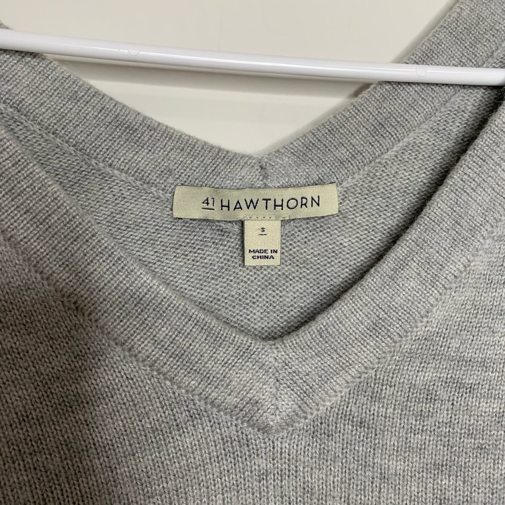BN5 41 Hawthorn Light Gray V-Neck Sweater Classic Minimalist Wool Blend Small - Picture 6 of 8